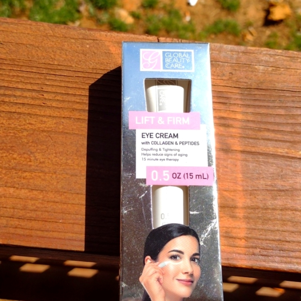 Eye cream with collagen and peptides